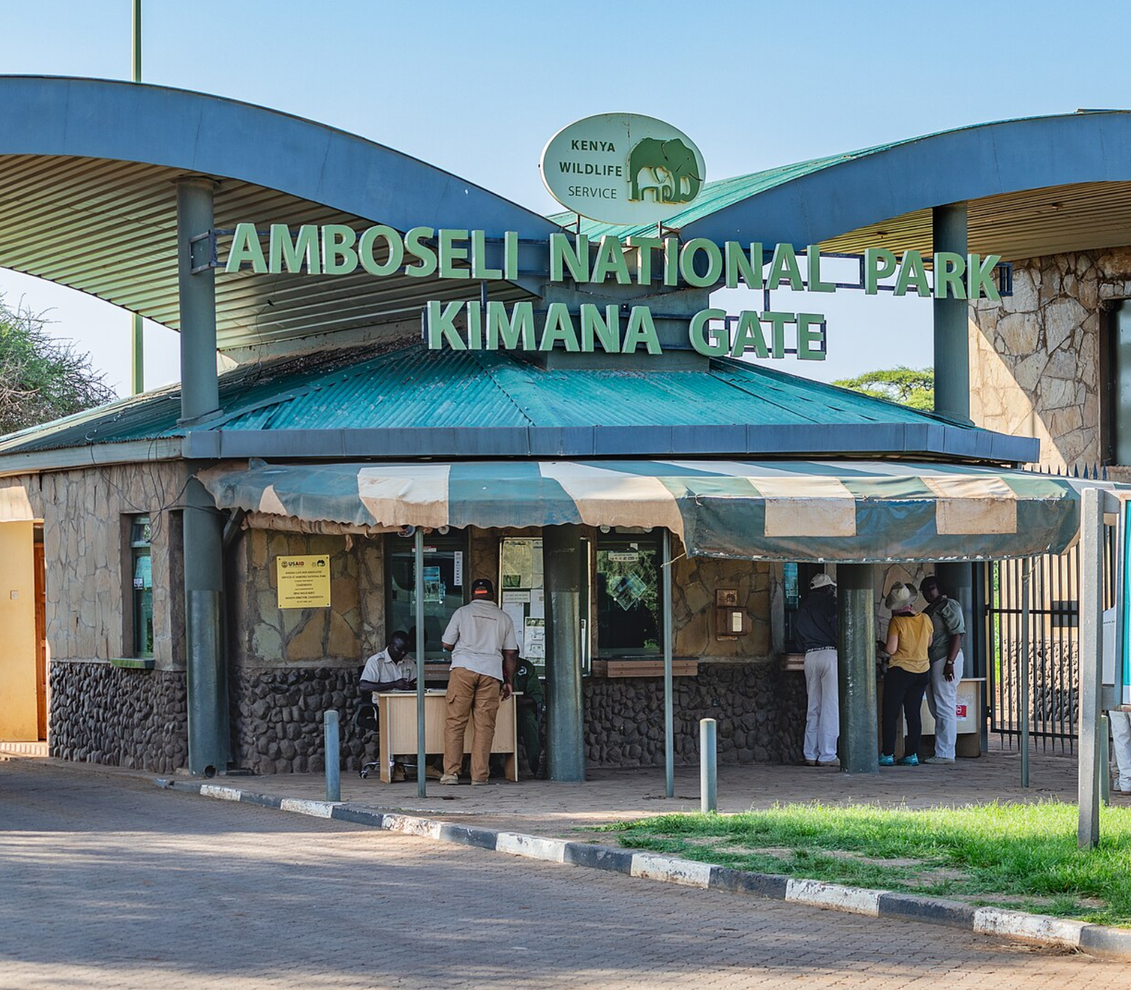 4-Days Safari Adventure! 3 National Parks Attractions